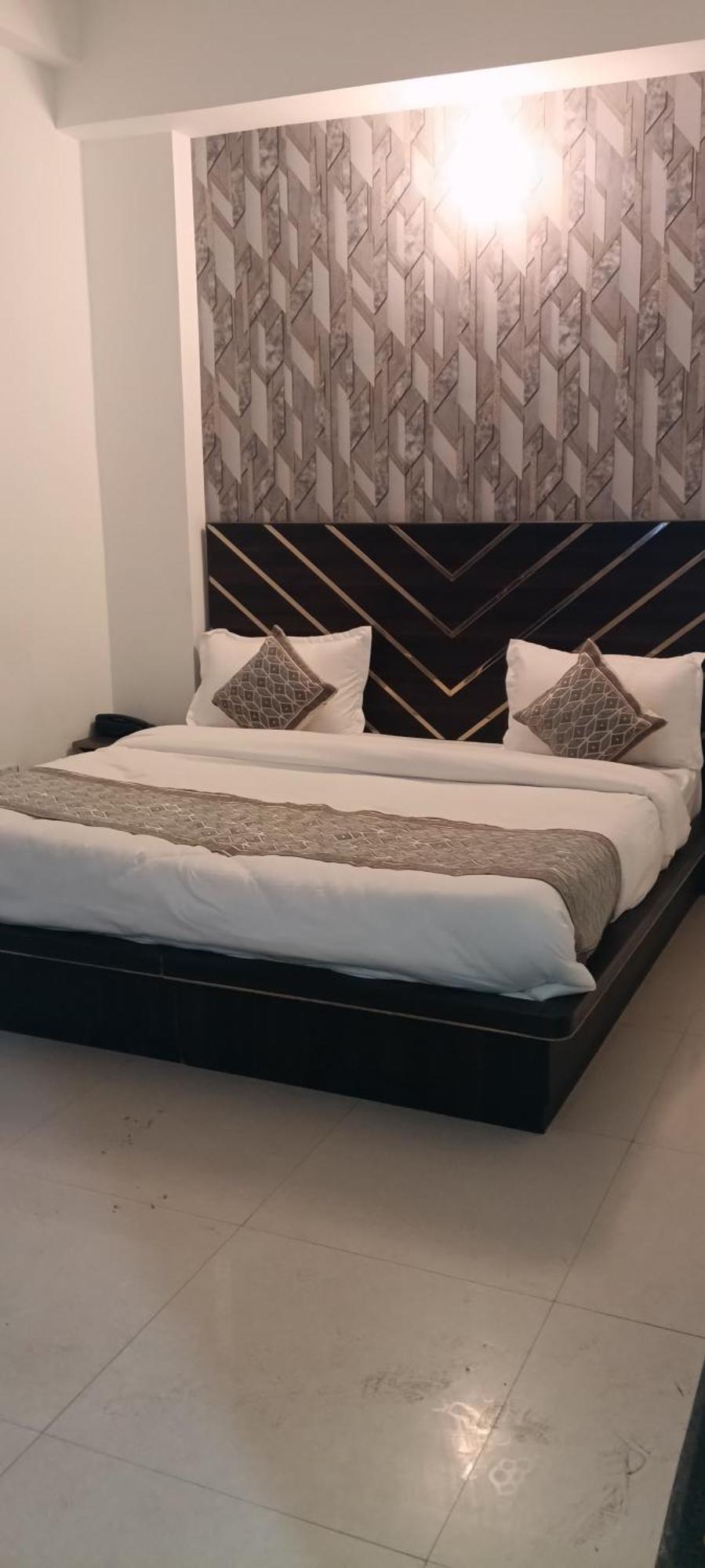 Hotel Blue Heaven Oyotownhouse Ghaziabad Εξωτερικό φωτογραφία