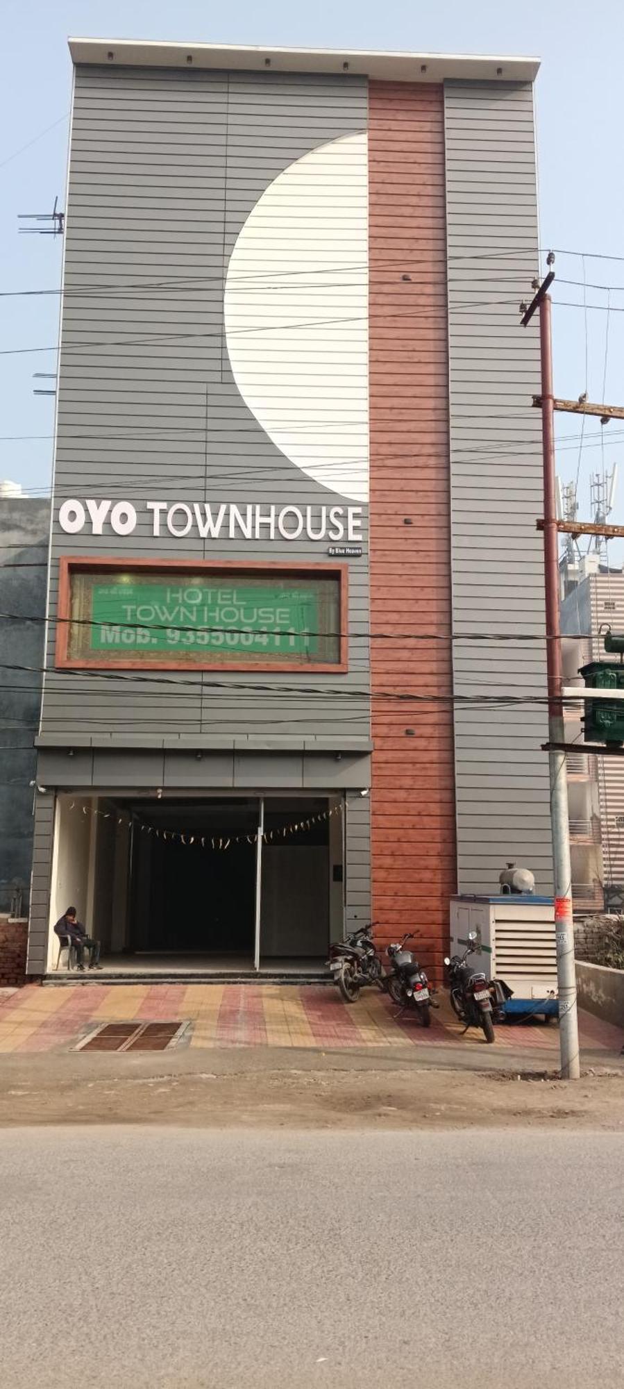 Hotel Blue Heaven Oyotownhouse Ghaziabad Εξωτερικό φωτογραφία