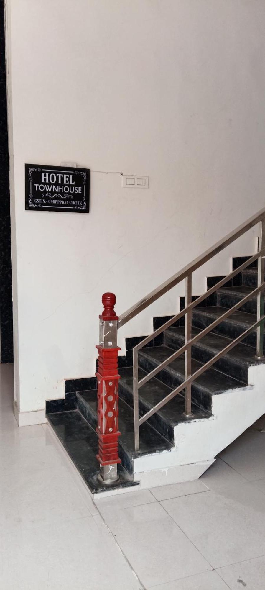 Hotel Blue Heaven Oyotownhouse Ghaziabad Εξωτερικό φωτογραφία